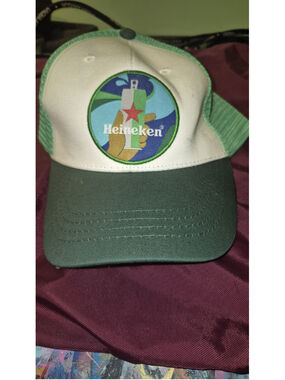 Heineken Green Mesh Snapback Trucker Hat Beer Logo Breweriana Cap. NWOT